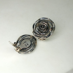 オリジナルデザイン手作り一点もの　silverイヤリングe02「薔薇の蕾は早く摘め 時は過ゆく」 3枚目の画像