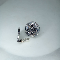 オリジナルデザイン手作り一点もの　silverイヤリングe02「薔薇の蕾は早く摘め 時は過ゆく」 4枚目の画像