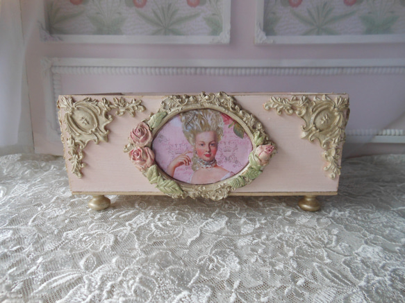 ヴィンテージ調　薔薇のマリーアントワネットの木製ボックス 11枚目の画像