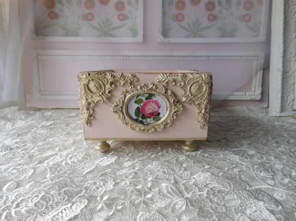 ヴィンテージ調　薔薇のマリーアントワネットの木製ボックス 13枚目の画像