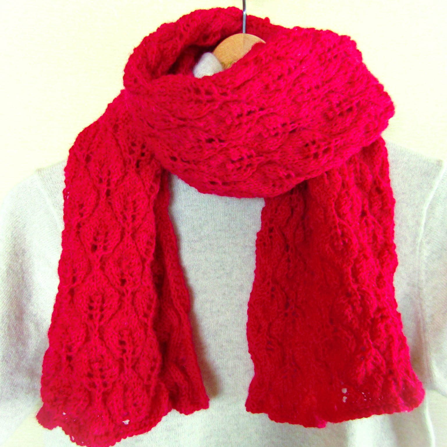 ❁手編み❁木の葉模様のストール(ルビー)❁creema限定❁