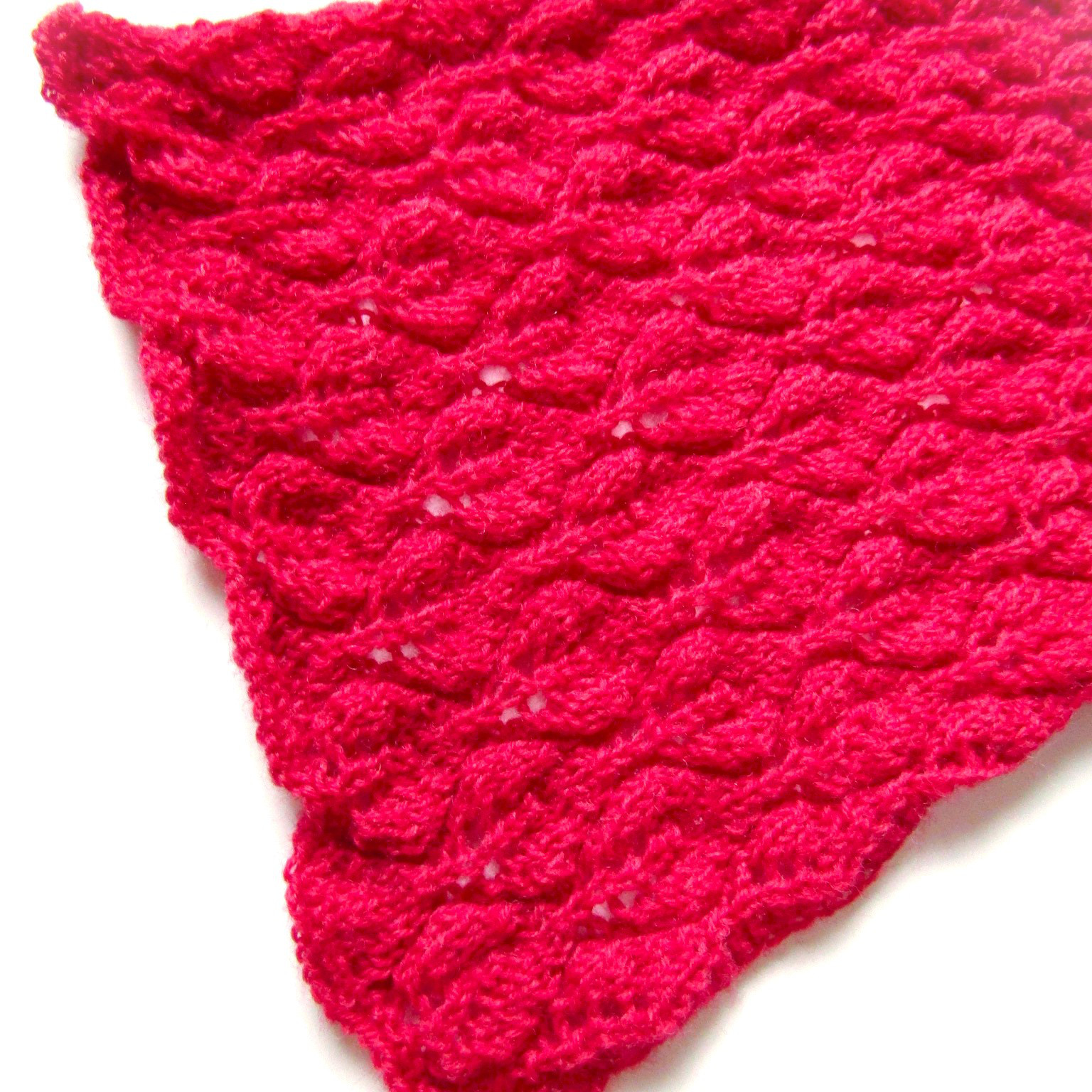 ❁手編み❁木の葉模様のストール(ルビー)❁creema限定❁