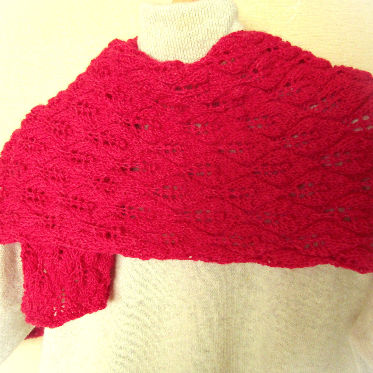 ❁手編み❁木の葉模様のストール(ルビー)❁creema限定❁