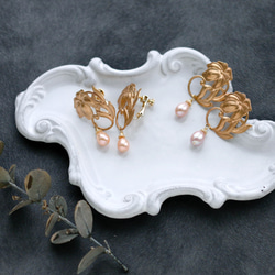 大號復古黃銅花朵和淡水珍珠耳環 第4張的照片