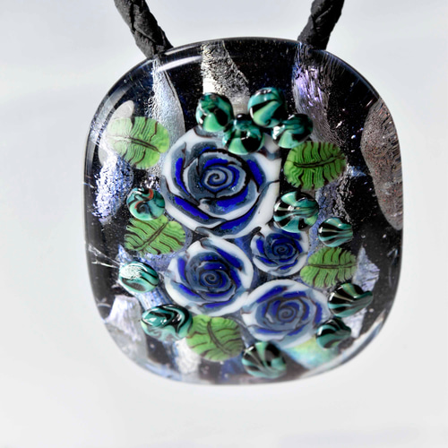 バラ rose ガラス工芸家の創作した一点物のガラスのアクセサリー
