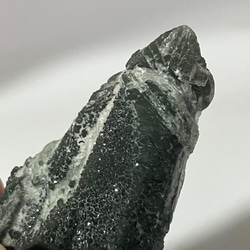 レア水晶　へデンバーガイト入り水晶　内蒙古産　緑水晶　Prase Quartz 2枚目の画像