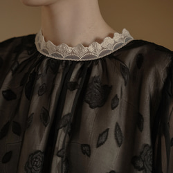 黑色 含內襯 法式復古暗紋玫瑰網紗花邊領襯衣 氣質襯衫上衣 第10張的照片