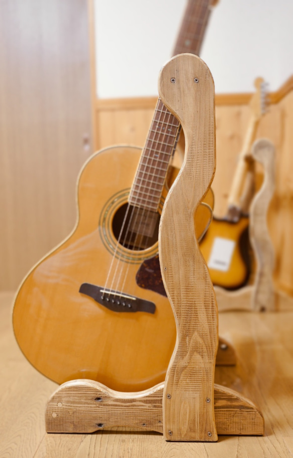 【オーダー品】手作り木工　木製ギタースタンド （古材） ２本掛け 4枚目の画像