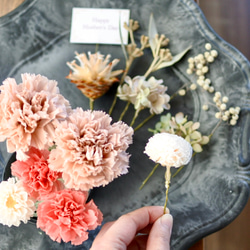 【母の日以降お届け】ふんわりカーネーションのプリザーブドフラワーバスケット【キット】 4枚目の画像