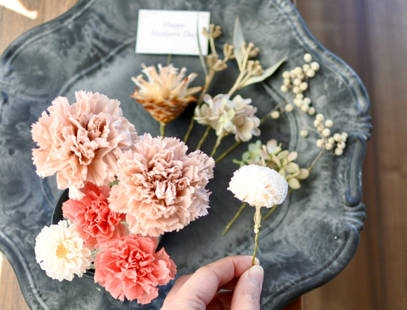 【母の日以降お届け】ふんわりカーネーションのプリザーブドフラワーバスケット【キット】 4枚目の画像