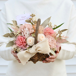 【母の日以降お届け】ふんわりカーネーションのプリザーブドフラワーバスケット【キット】 1枚目の画像