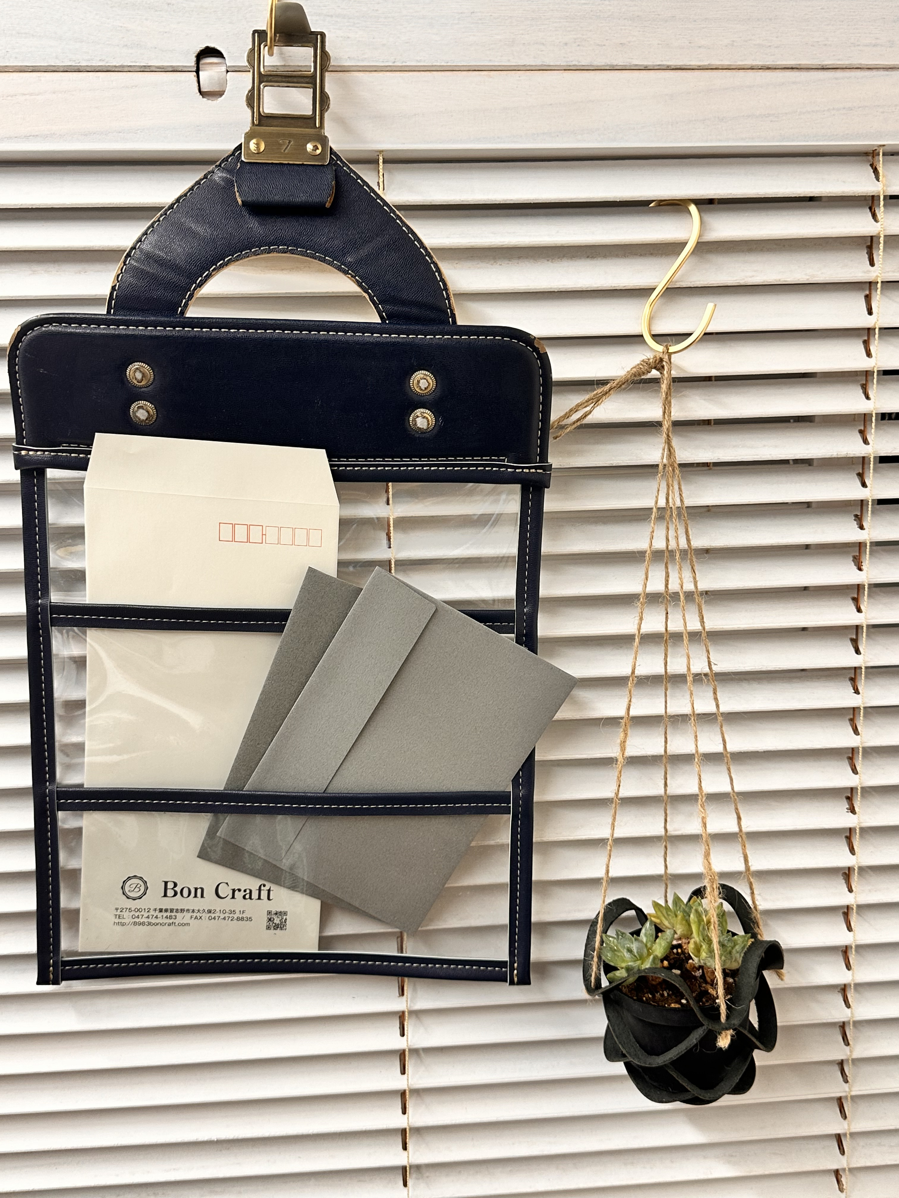 ランドセル  リメイク【壁掛けポケット収納】ランドセルの面影をそのまま活かしたアイテム　リビングに飾っていつまでもそばに