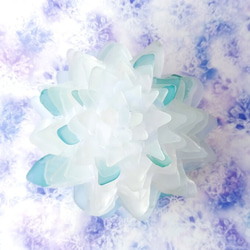 【オーダー】シーグラスのお花のランプシェード ホワイト＆ブルー×ライトブルー 霞（かすみ）ラッピング対応【海灯花】 4枚目の画像