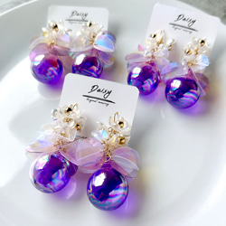 オーロラ スパンコール×フラワー パープル ガラスドーム ピアス ピアス