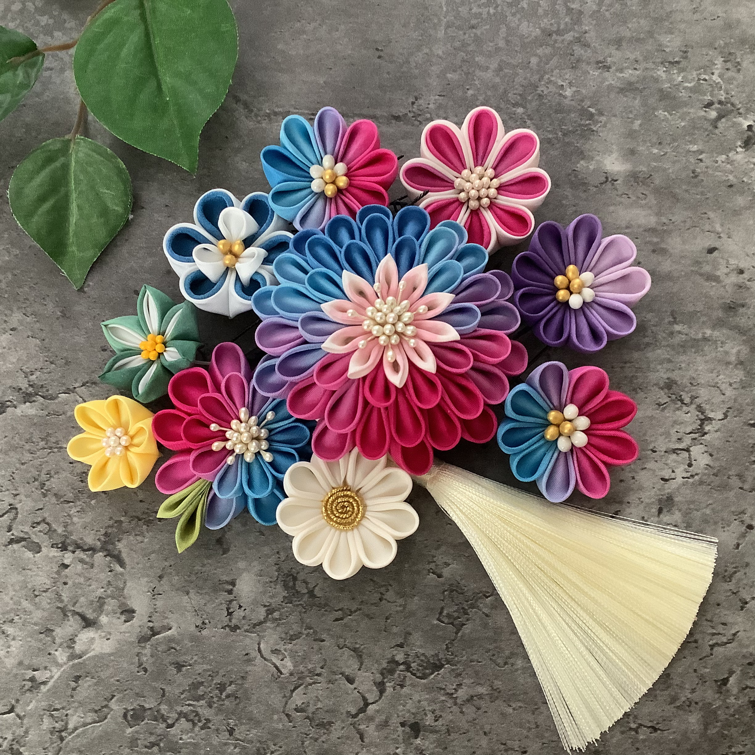 【つまみ細工髪飾り】シルク手染め・成人式 / 結婚式 / 卒業式/記念日