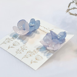 嬰兒粉色和藍色紫色繡球花耳環和項鍊。 第7張的照片