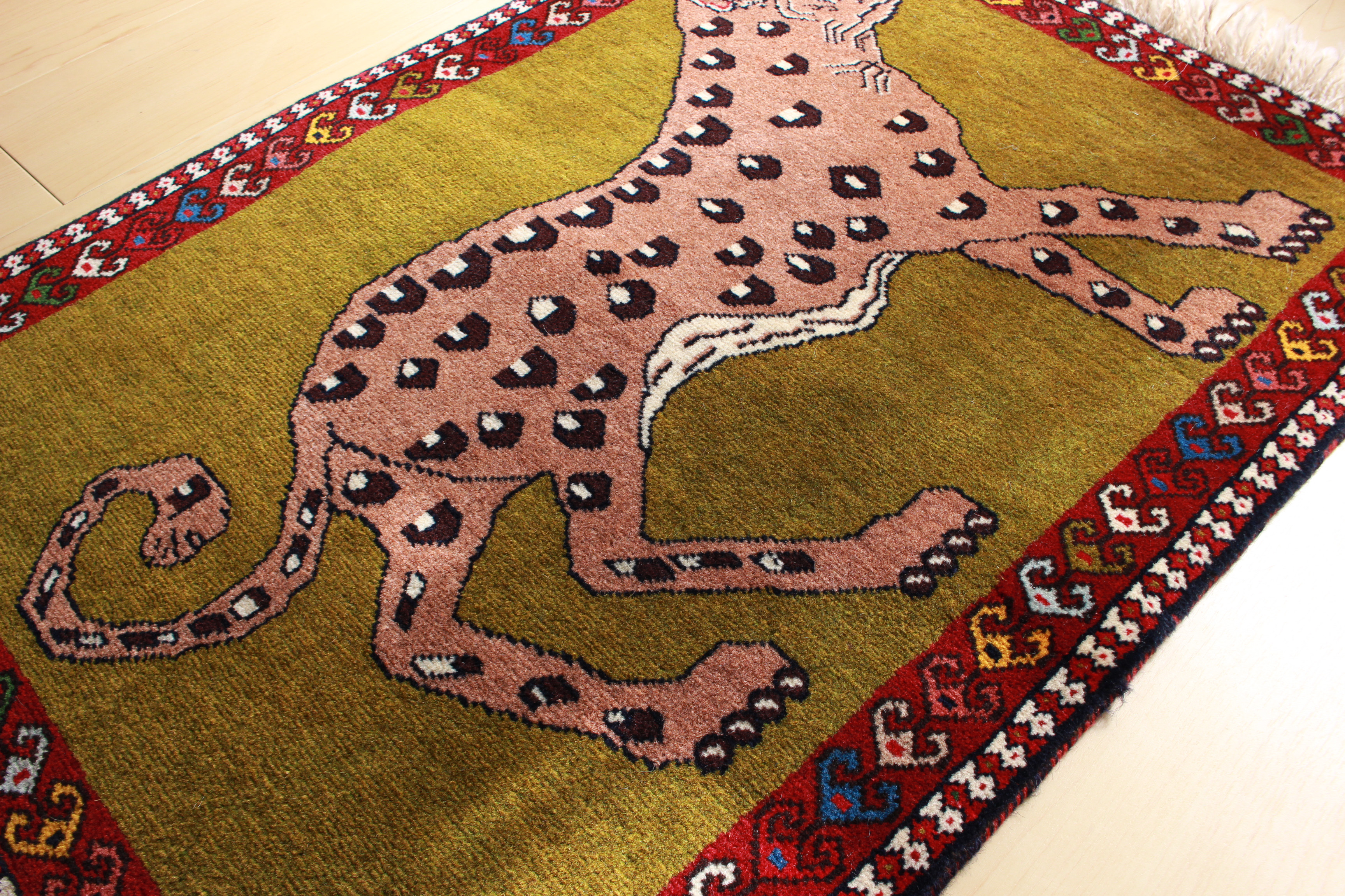 ヤラメ　チーターラグ　ギャッベ