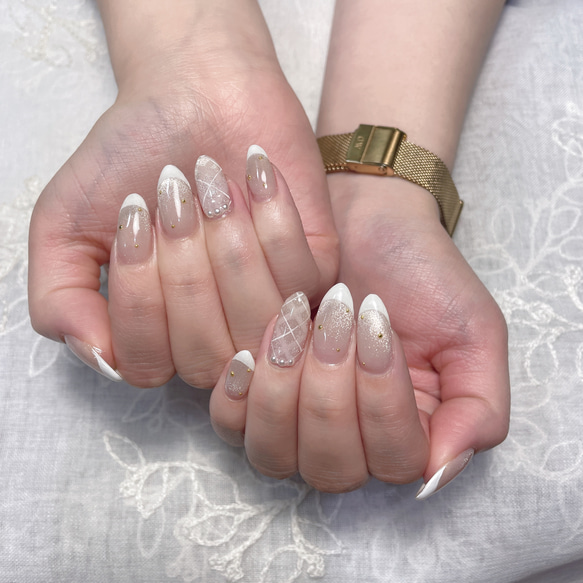 マグネットベースのホワイトフレンチ＆シアーホワイトのチェックネイル