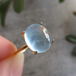 [三月生日石] 10 x 8 毫米美麗的「海藍寶石」凸圓面戒指 [僅一件] 第5張的照片