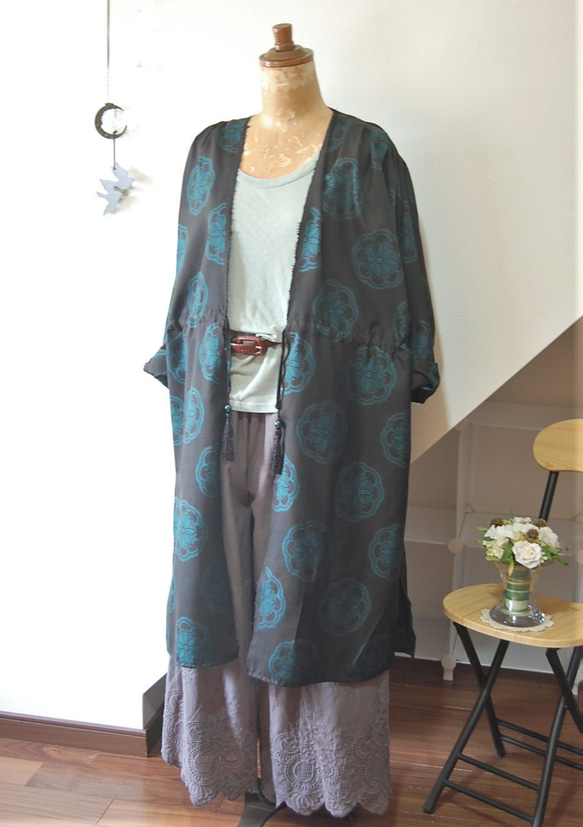 大島紬　華紋のロングはおり　着物リメイク 10枚目の画像