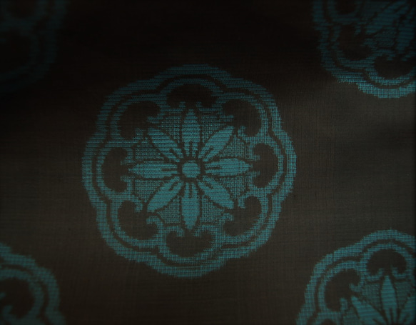 大島紬　華紋のロングはおり　着物リメイク 9枚目の画像