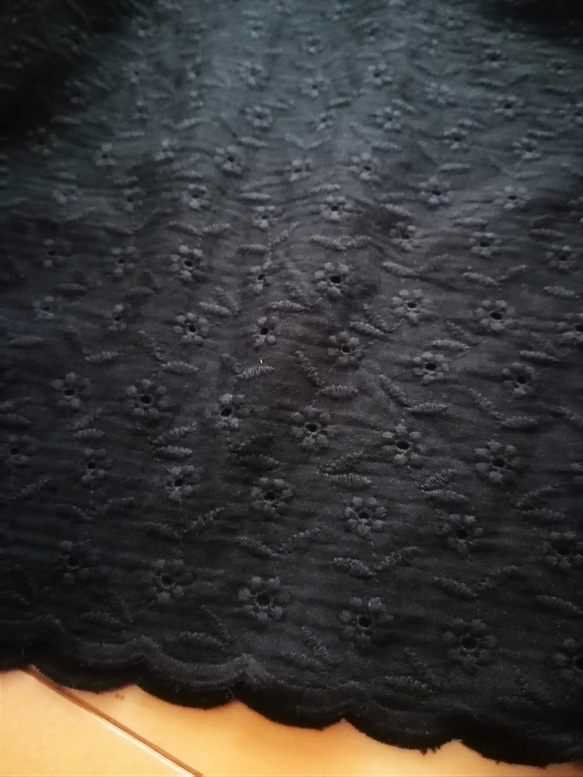 送料無料☆スカラップレース刺繍が素敵なダブルガーゼのギャザースカート　ブラック　フリーサイズ 4枚目の画像