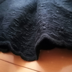 送料無料☆スカラップレース刺繍が素敵なダブルガーゼのギャザースカート　ブラック　フリーサイズ 3枚目の画像