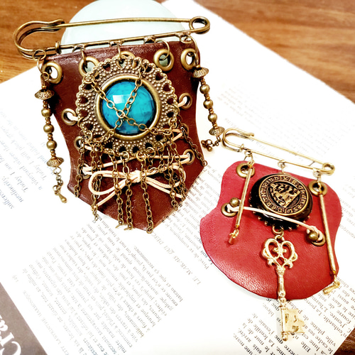 PU-GI-様❤レジン ペンダントトップ  ブローチ PU-GI-様❤レジン ペンダントトップ ブローチ 王様ペンギンの