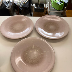 和田山真央さんのピンクの大皿 1枚目の画像
