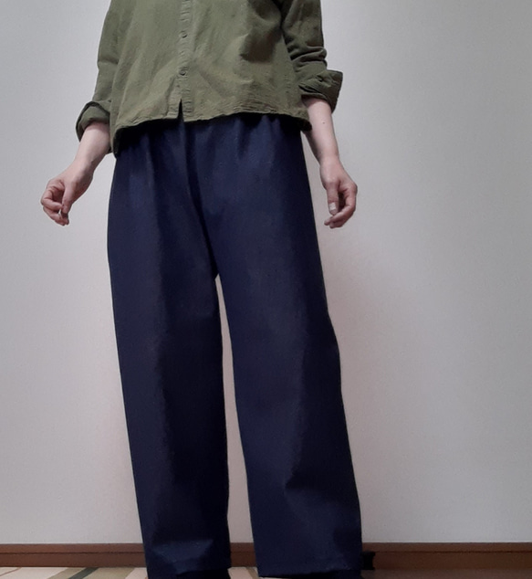 ネイビーデニム映える新作パンツバックポケットが大きいジーンズズボン個性的 2枚目の画像