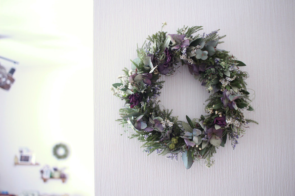 クリスマスローズと紫陽花のグリーンリース✳︎ドライフラワー◎23センチ 5枚目の画像