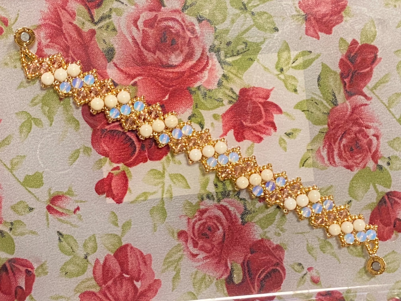 象牙、スワロフスキー、ホワイトオパール（人工石）ブレスレット① ※