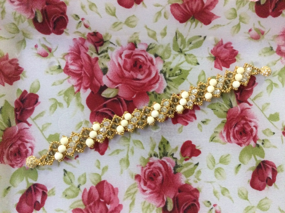 象牙、スワロフスキー、ガラスビーズ（ラウンドカット）ブレスレット② ※