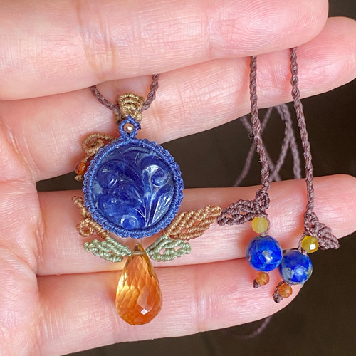 ソーダライト♢ボタニカルハンドカービング＋シトリンのビーズ ソーダ