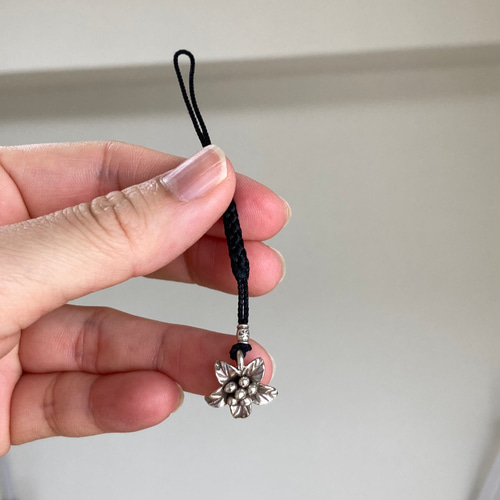 天然ラピスラズリとカレンシルバー刻印ビーズづかい 本シルバーピアス 