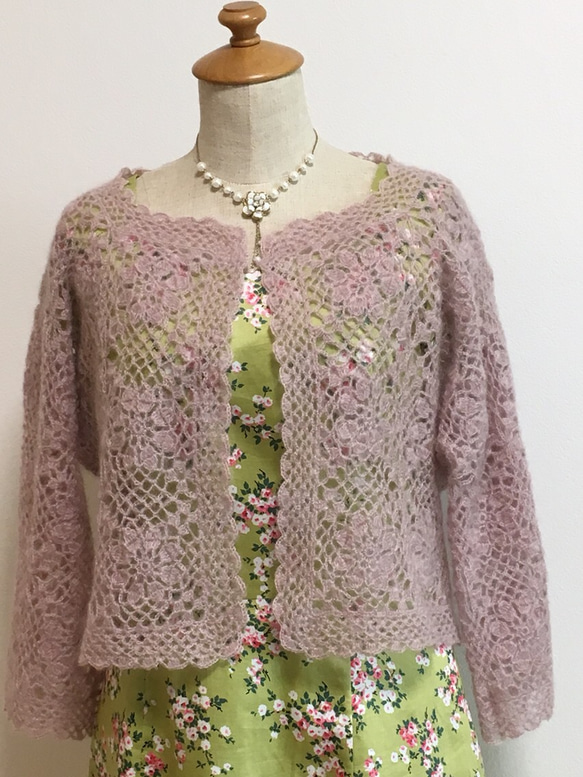【限定1点・完成品】桜色のふわふわモヘアで手編みしたカーディガン（ボレロ） 1枚目の画像