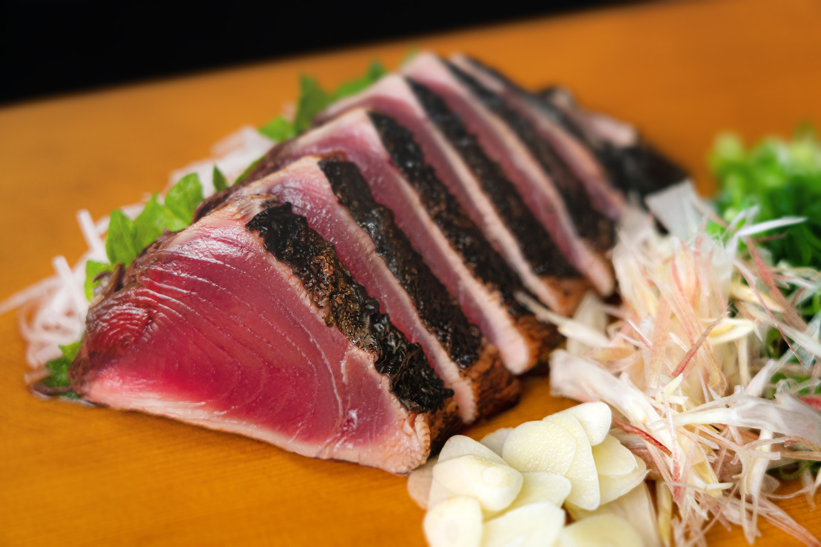 ［送料無料］　地元高知人も、これは美味い！とうならせる！一本釣り地鰹の藁焼きタタキ（旬凍）