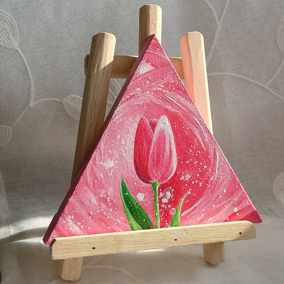 【母の日ギフト】三角形キャンバス「赤いチューリップ」 3枚目の画像