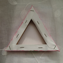 【母の日ギフト】三角形キャンバス「赤いチューリップ」 5枚目の画像