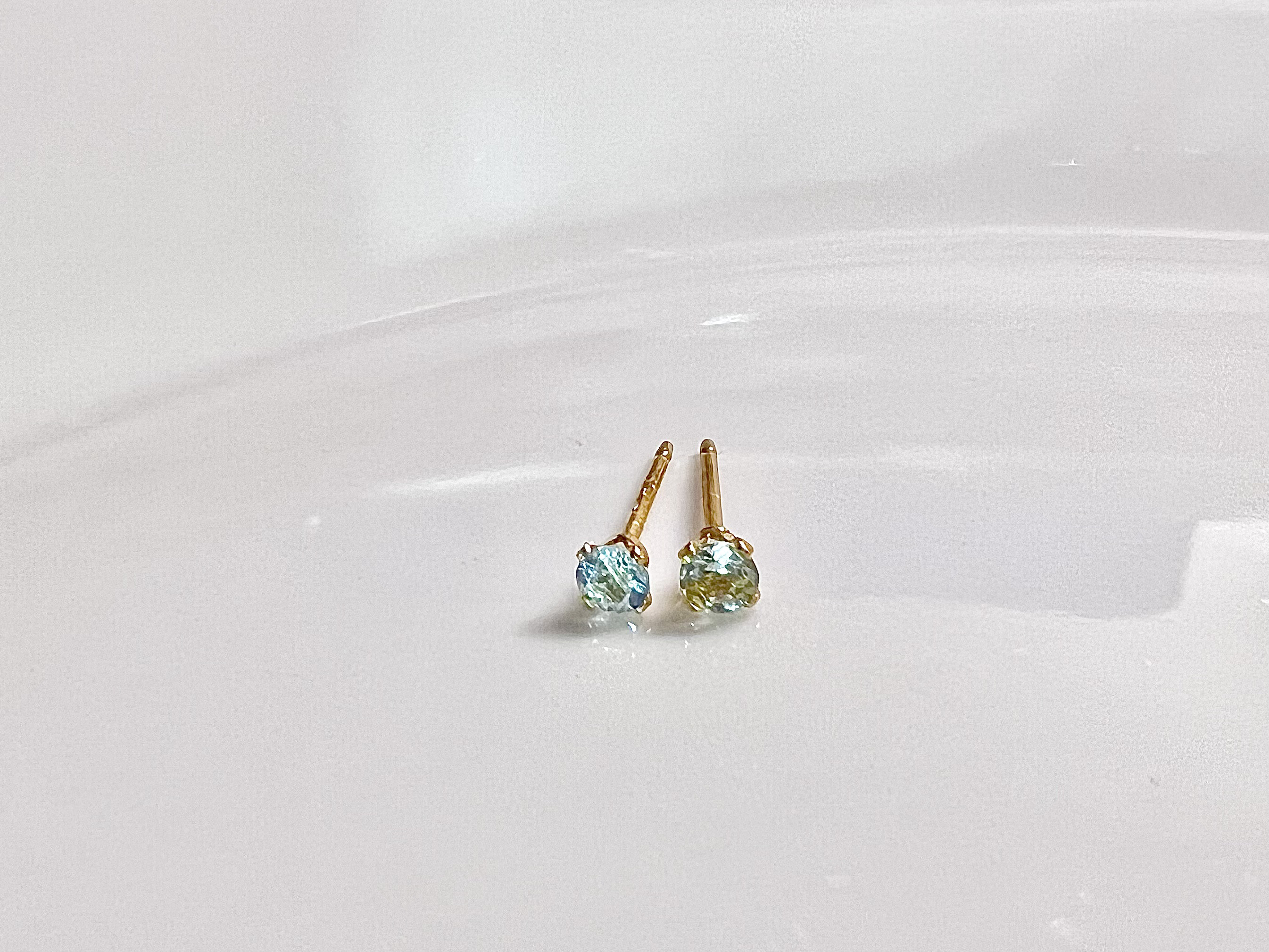 涼しげ♪【18Kソリッドゴールド】アクアマリンピアス