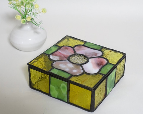 ステンドグラス 黄色いふた付き小物入れ その他インテリア雑貨