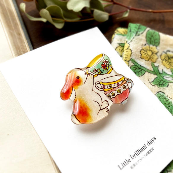 Lop rabbit & teacup brooch｜たれ耳うさぎ＆ティーカップブローチ〔動物シリーズ〕 3枚目の画像