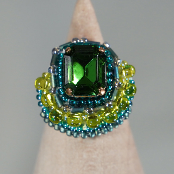 おしゃべりな指輪93 フリーサイズ　ビーズ刺繍のリング　グリーン 4枚目の画像