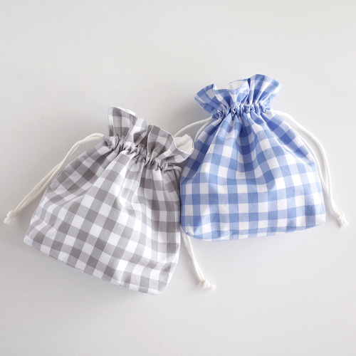 マチのあるシンプルな巾着ポーチ ギンガムチェック グレー