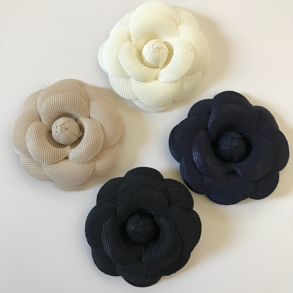 B203 シャネル カメリア リボンコサージュ お花 黒 ベージュ 楽天市場】【CHANEL】シャネル カメリア リボン コサージュ ブローチ
