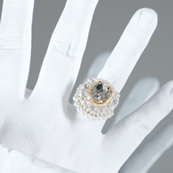 おしゃべりな指輪95 フリーサイズ　ビーズ刺繍のリング　ホワイト　クリア 2枚目の画像