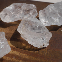 天然石3個セット合計約76～78gロッククリスタル(マダガスカル産)ラフカット水晶原石[mgq-230327-02] 3枚目の画像