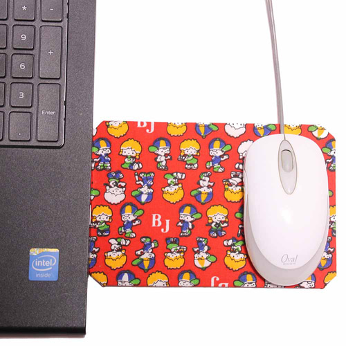 ノートPCの端っこで使うマウスパッド・昭和レトロキャラクター