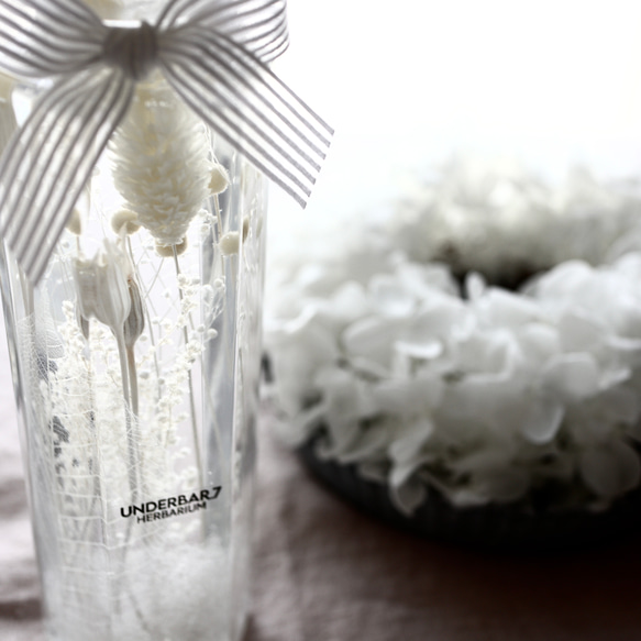 純白の紫陽花リースとハーバリウムセット　タルト型　母の日　誕生日　結婚祝い　プリザーブドフラワー 9枚目の画像