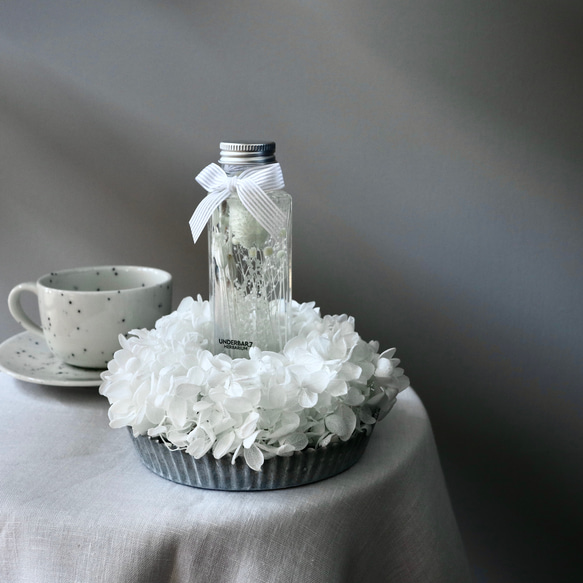 純白の紫陽花リースとハーバリウムセット　タルト型　母の日　誕生日　結婚祝い　プリザーブドフラワー 7枚目の画像
